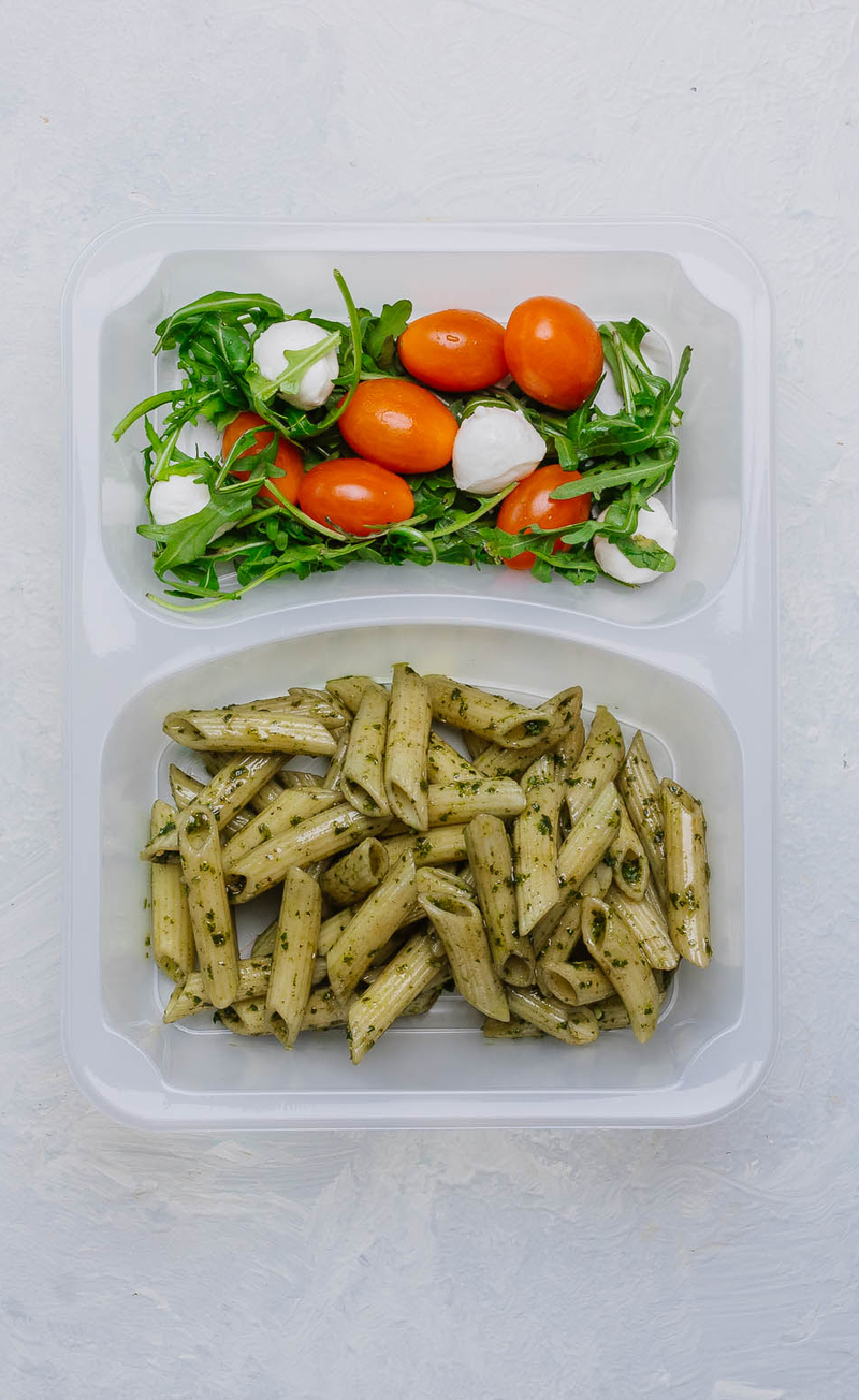 Makaron z pesto bazyliowym i mozzarellą