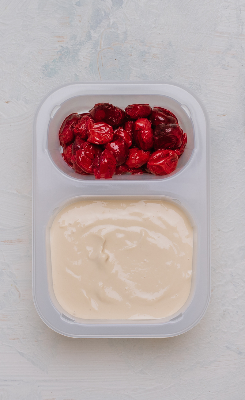 Jogurt kawowy z wiśniami