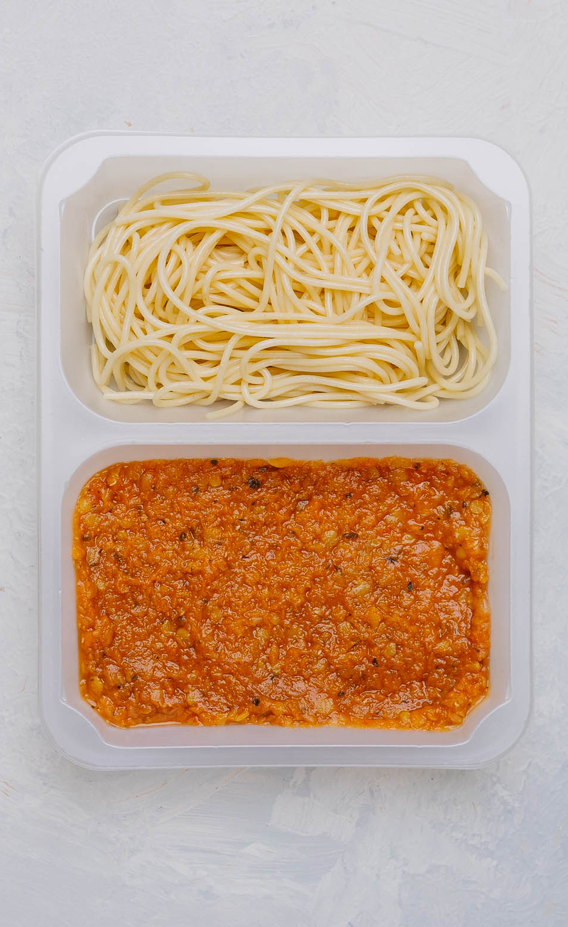 Wegetariańskie spaghetti bolognese z soczewicą