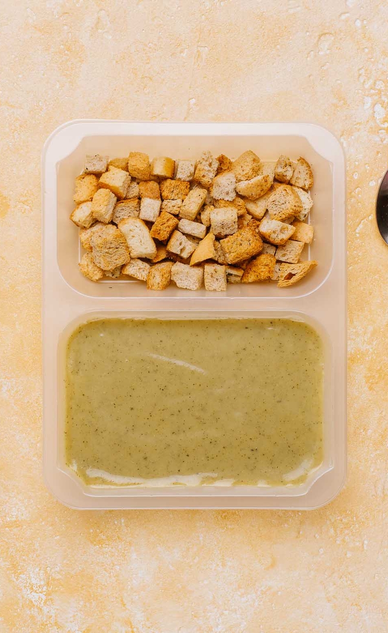 Zupa krem z cukinii z grzankami