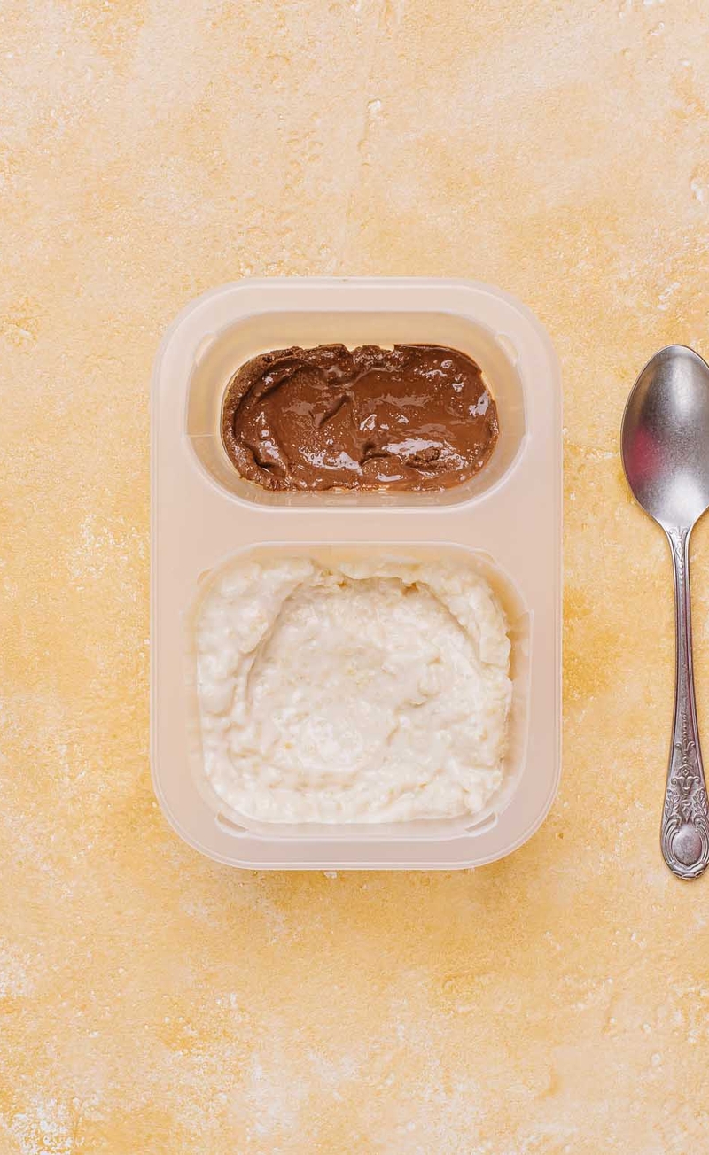 Proteinowy pudding orzechowy z polewą czekoladową
