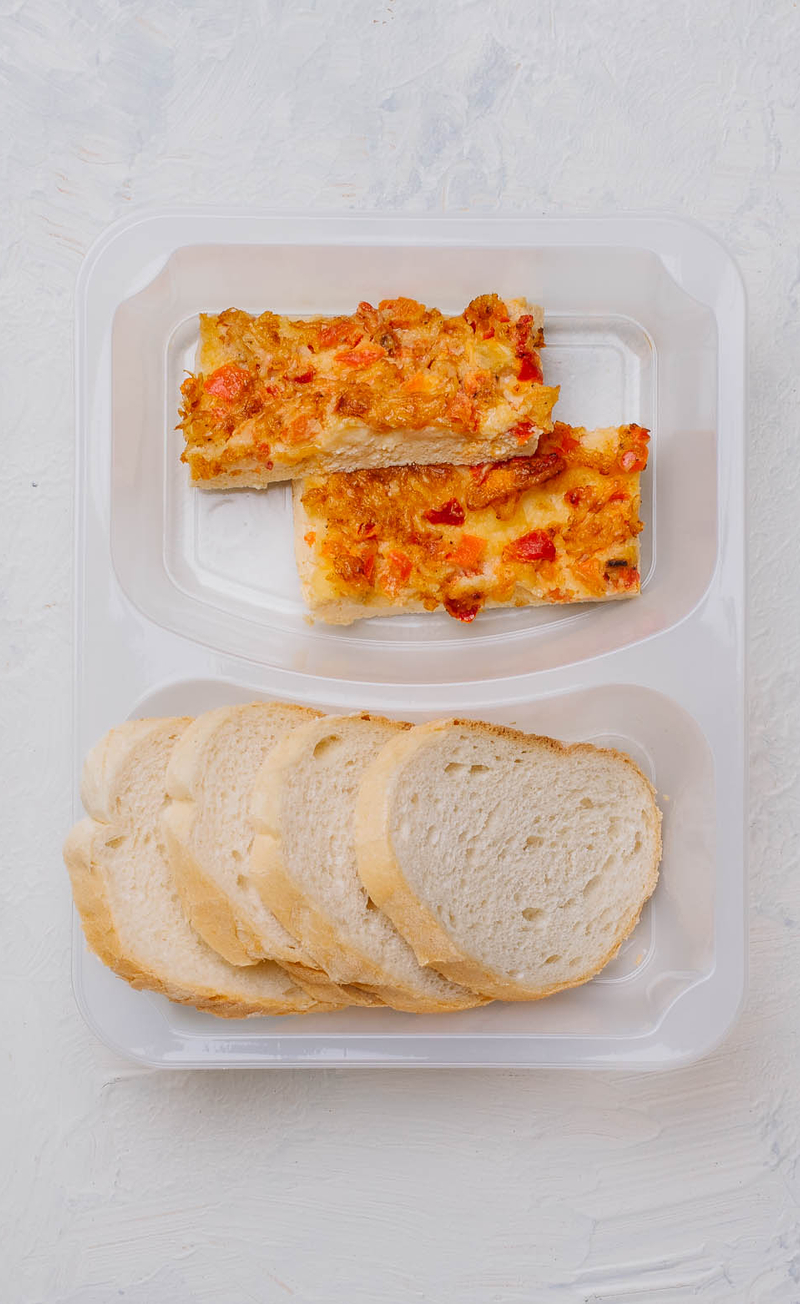 Frittata z serem cheddar i bułką