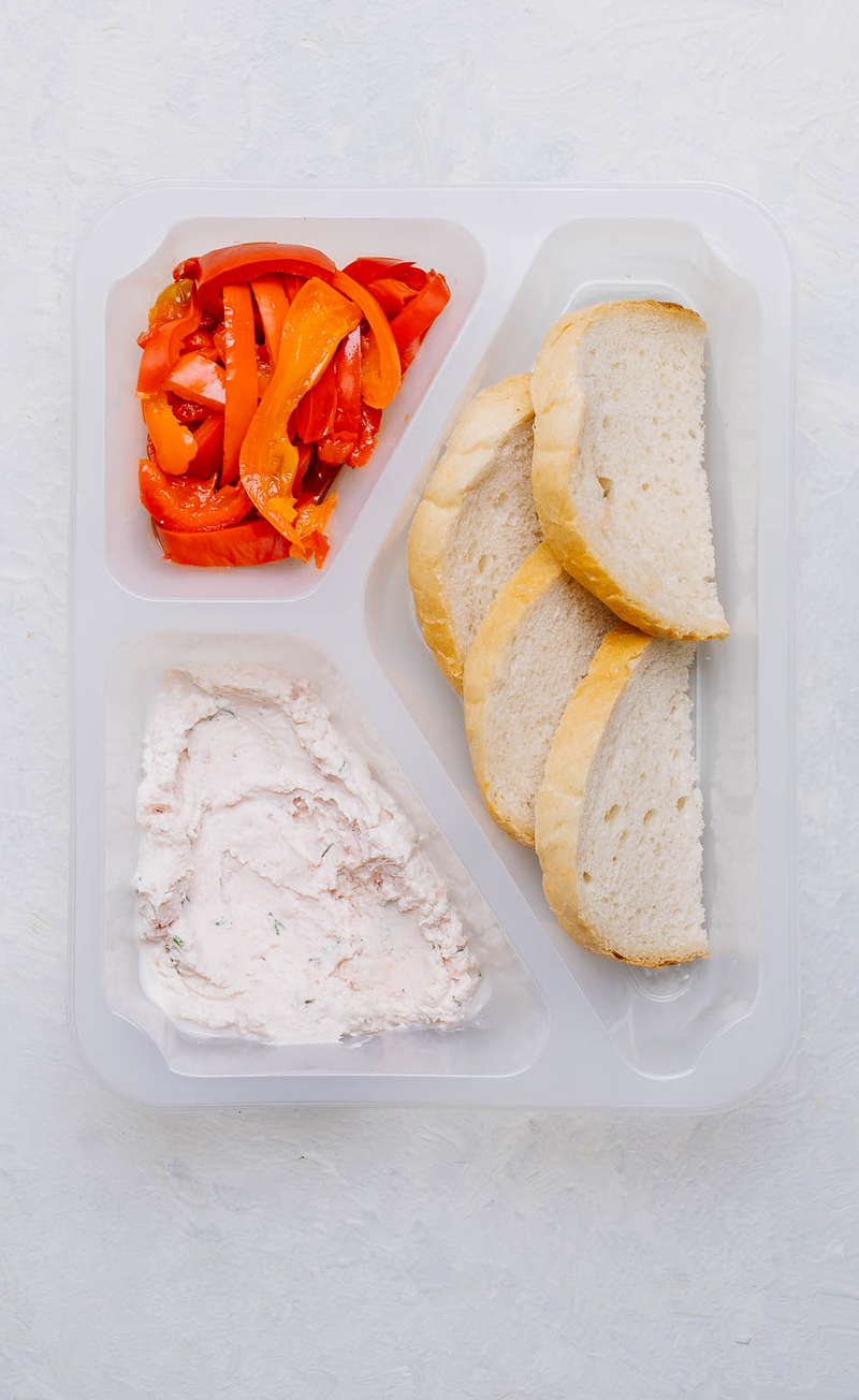 Pasta z szynki z chlebem i papryką
