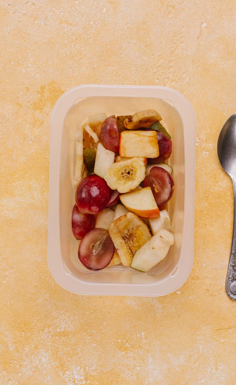 Sałatka owocowa z plastrami banana
