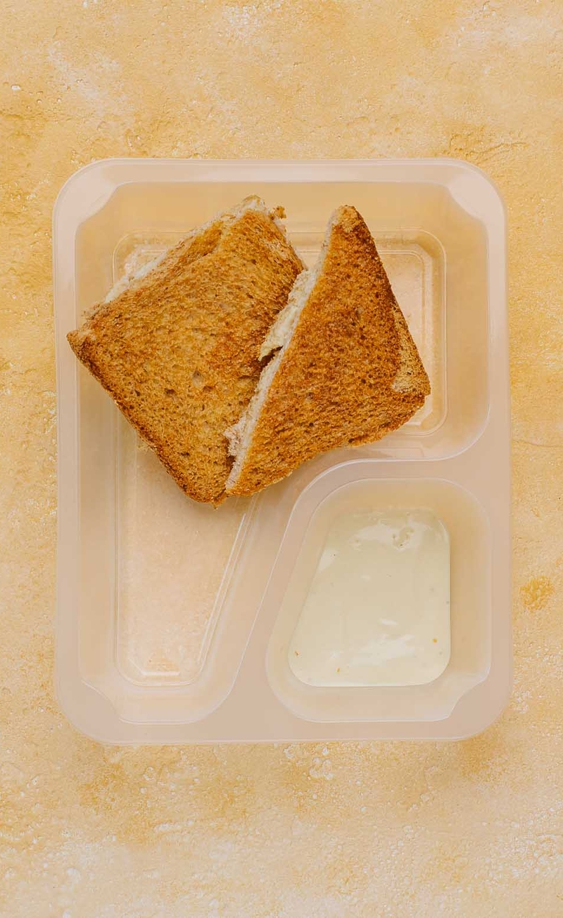 Zapiekanka chlebowa z mozzarellą i warzywami