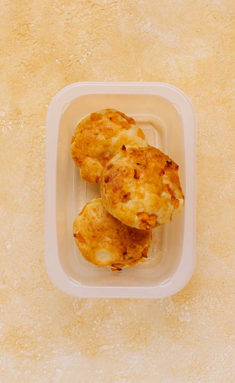 Muffinki sernikowe z brzoskwiniami