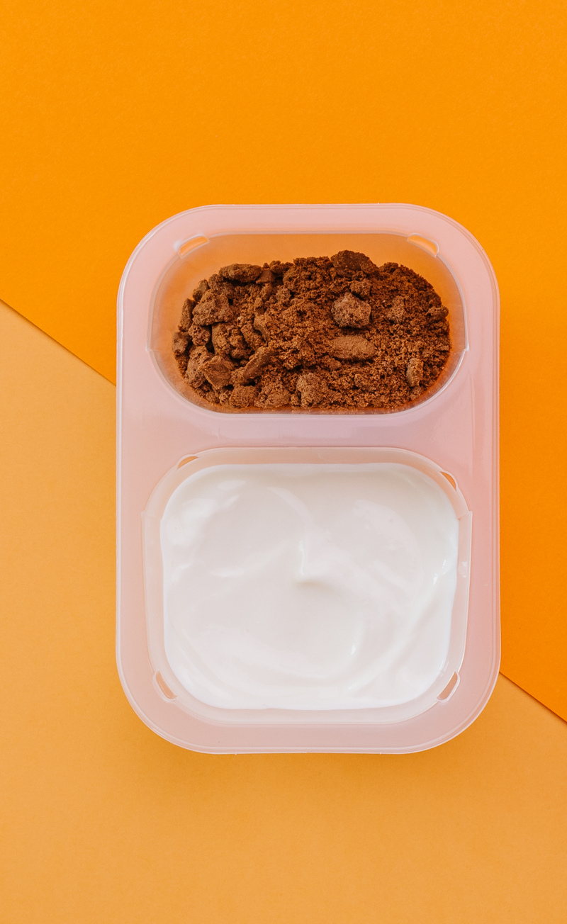 Jogurt z kakaową kruszonką