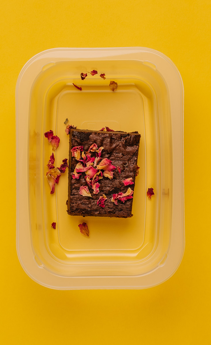 Walentynkowe brownie z płatkami róż
