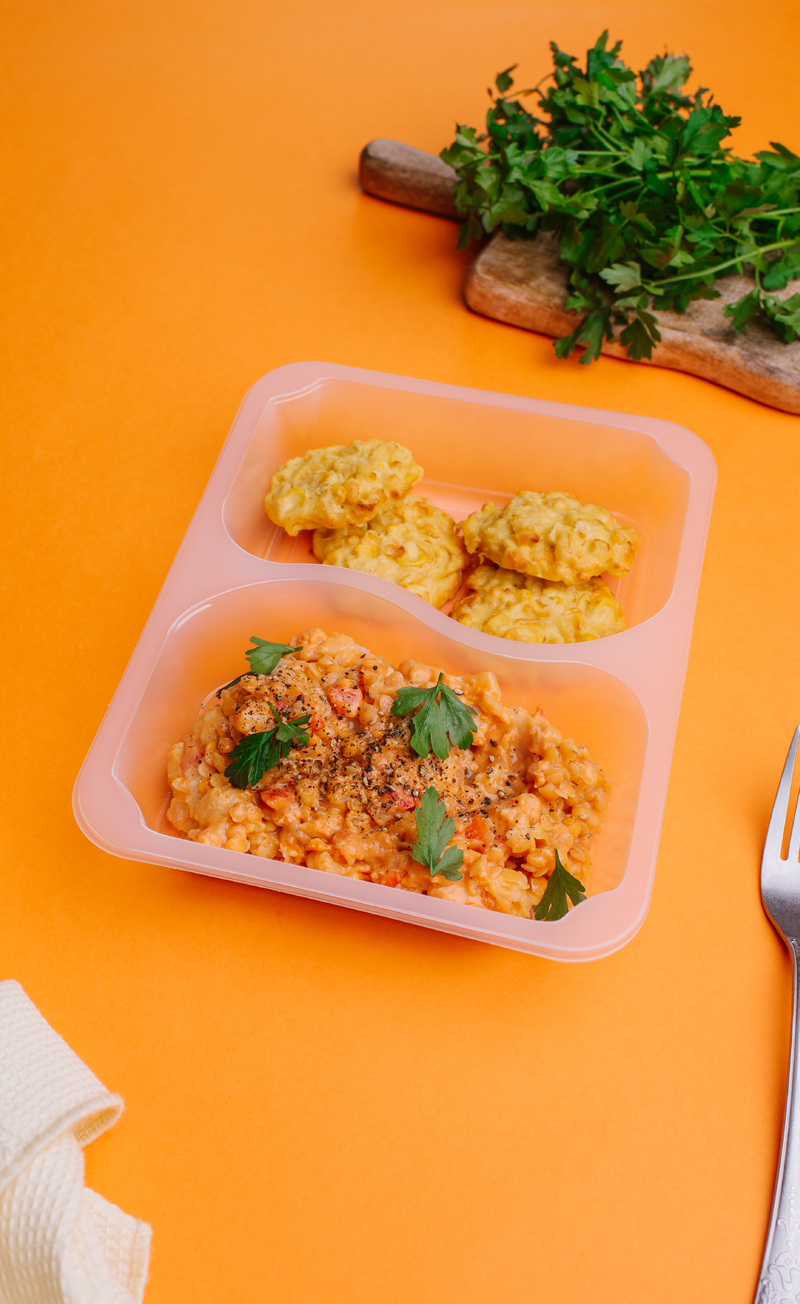 Gulasz curry z plackami kukurydzianymi